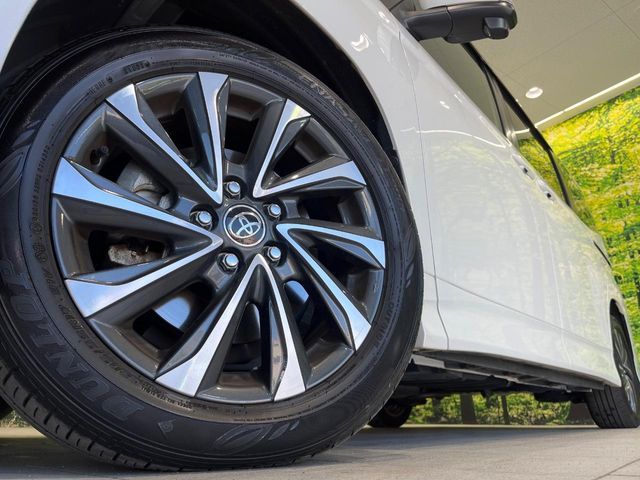 TOYOTA VOXY HYBRID 2023