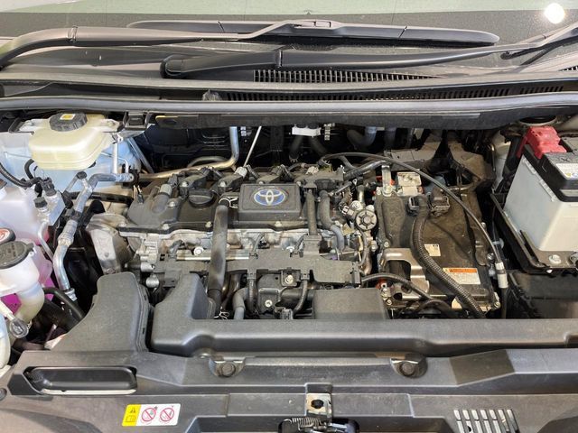 TOYOTA VOXY HYBRID 2023