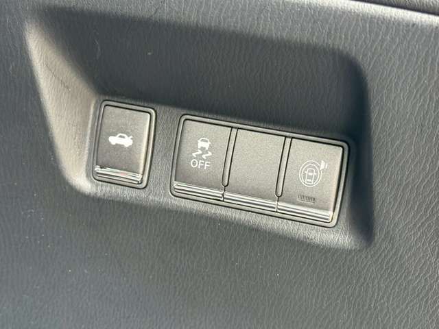 NISSAN FUGA HYBRID 2012