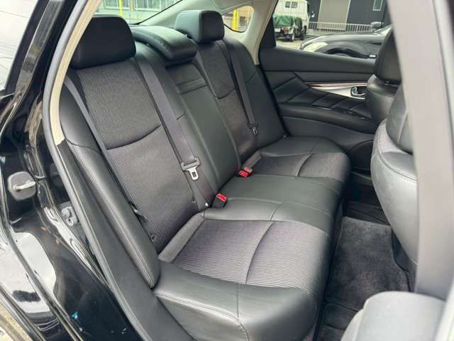 NISSAN FUGA HYBRID 2012