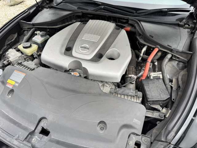 NISSAN FUGA HYBRID 2012