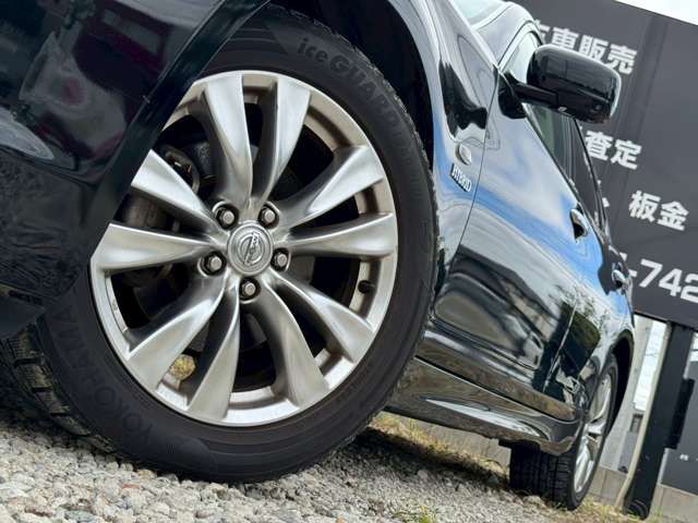 NISSAN FUGA HYBRID 2012