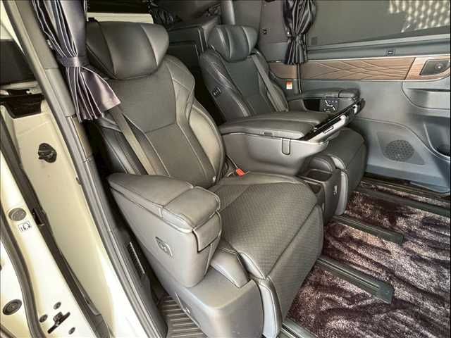 TOYOTA ALPHARD hybrid 4WD 2023