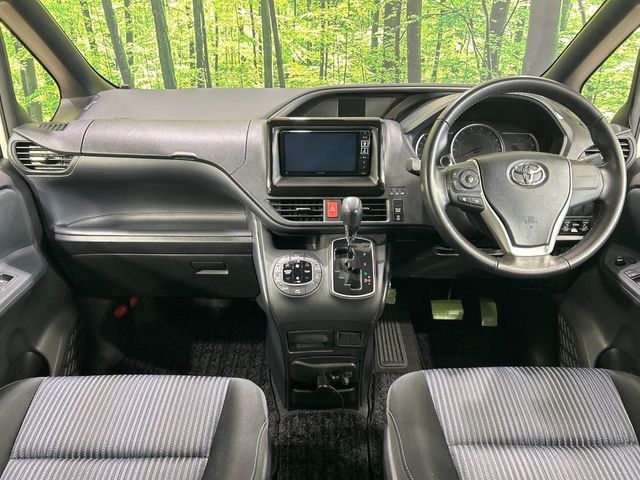 TOYOTA VOXY 2016