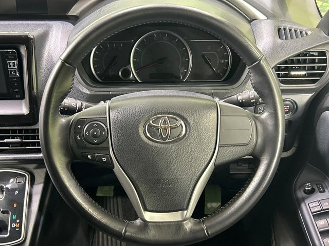 TOYOTA VOXY 2016