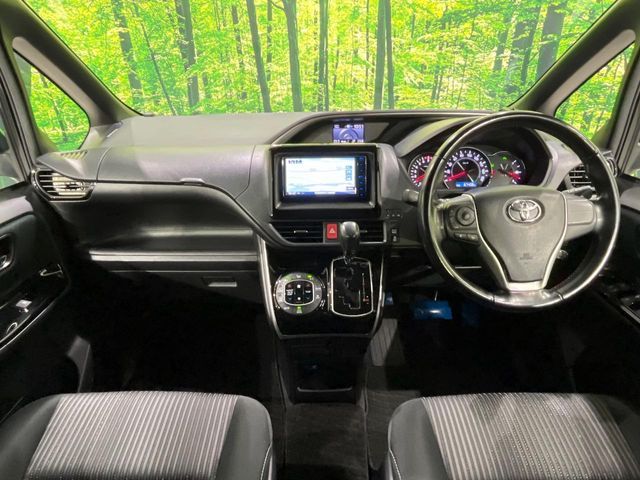 TOYOTA VOXY 4WD 2019