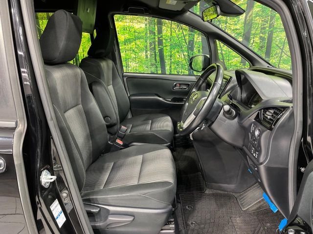 TOYOTA VOXY 4WD 2019