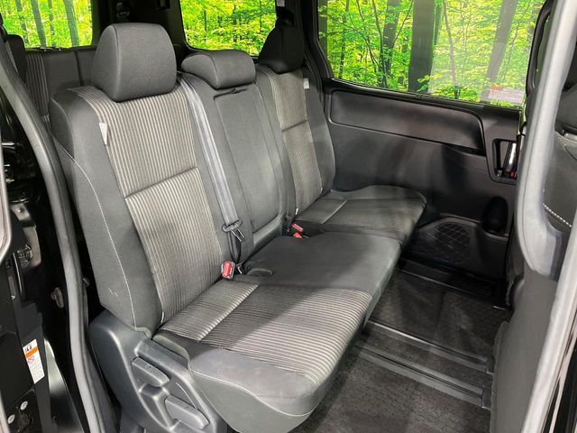 TOYOTA VOXY 4WD 2019