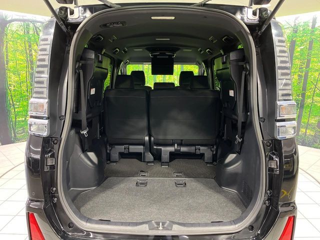 TOYOTA VOXY 4WD 2019