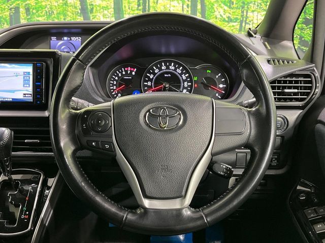 TOYOTA VOXY 4WD 2019