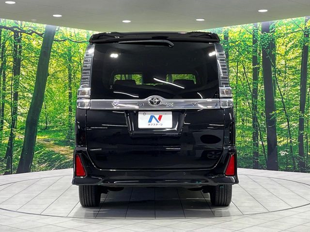 TOYOTA VOXY 4WD 2019