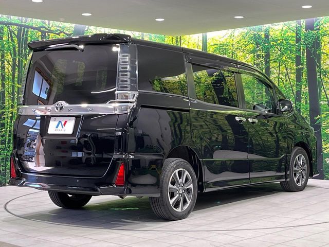 TOYOTA VOXY 4WD 2019