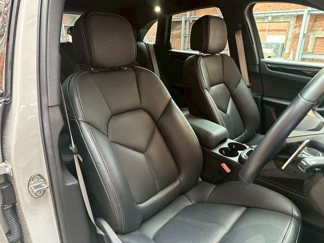 PORSCHE PORSCHE Macan 2023