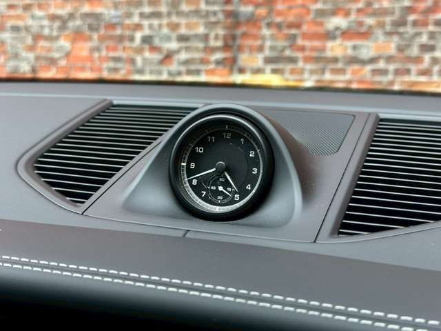 PORSCHE PORSCHE Macan 2023