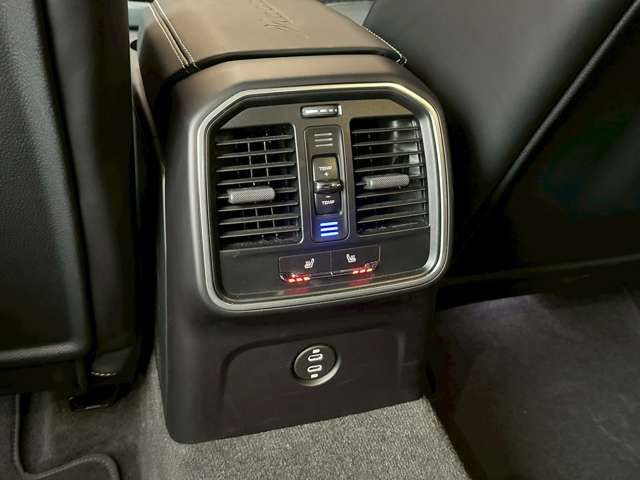 PORSCHE PORSCHE Macan 2023