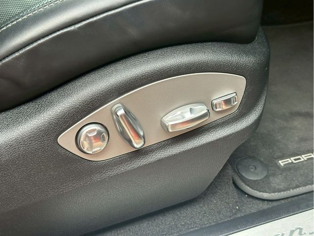 PORSCHE PORSCHE Macan 2023