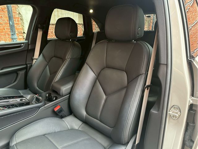 PORSCHE PORSCHE Macan 2023