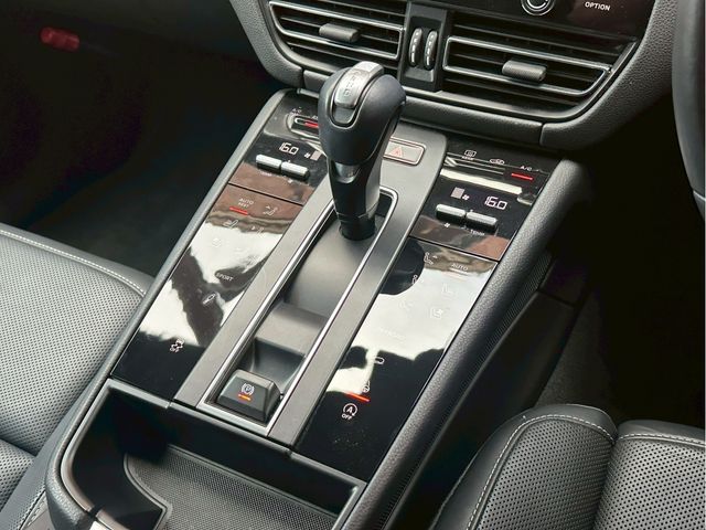 PORSCHE PORSCHE Macan 2023