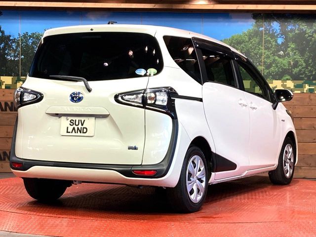 TOYOTA SIENTA HYBRID 2019