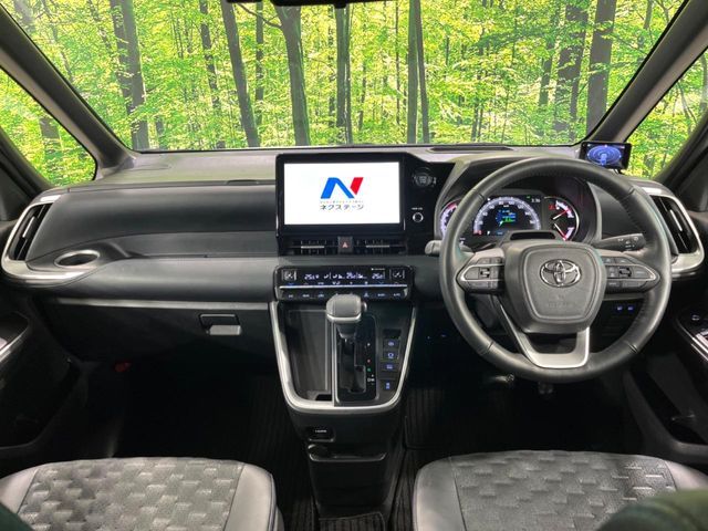 TOYOTA VOXY 4WD 2023