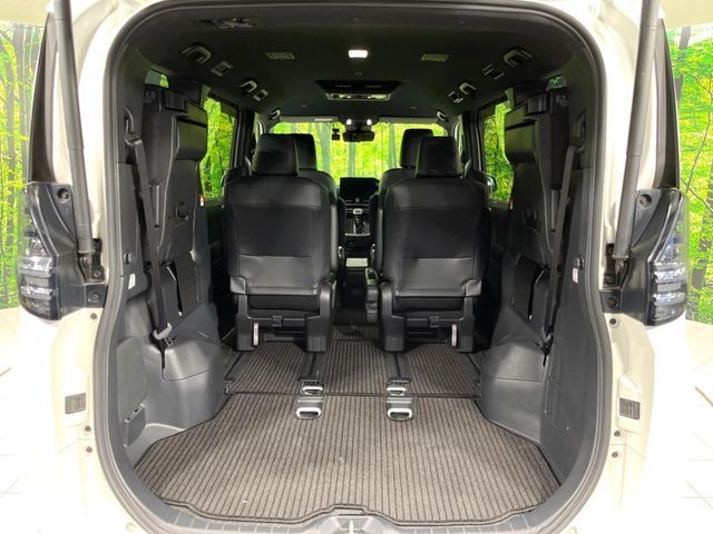 TOYOTA VOXY 4WD 2023