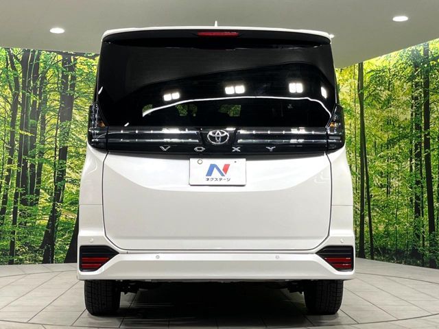 TOYOTA VOXY 4WD 2023