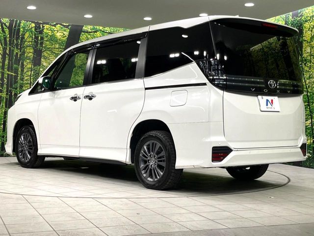 TOYOTA VOXY 4WD 2023