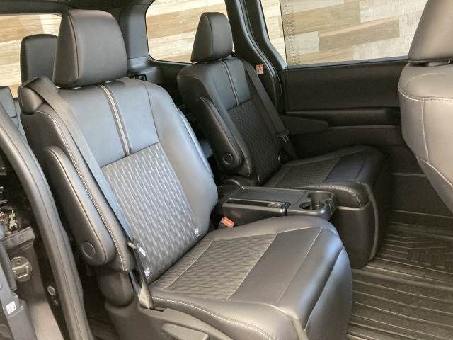 TOYOTA NOAH HYBRID 2023