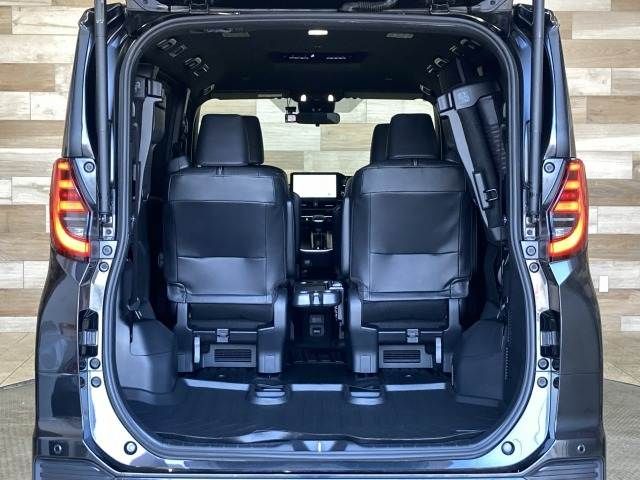 TOYOTA NOAH HYBRID 2023