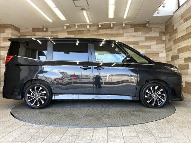 TOYOTA NOAH HYBRID 2023
