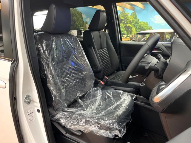 TOYOTA VOXY HYBRID 2025