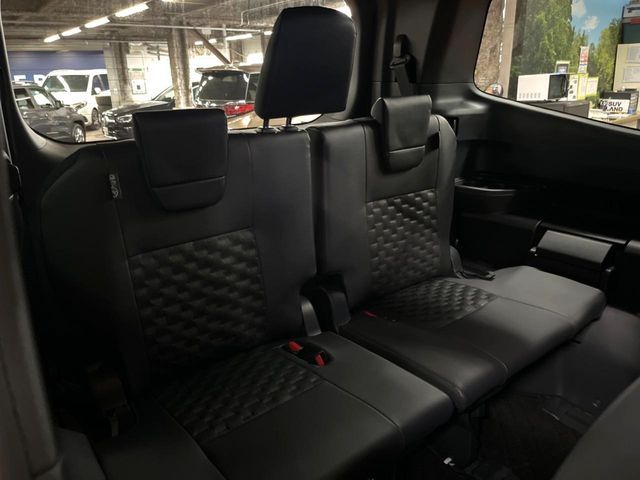 TOYOTA VOXY HYBRID 2025