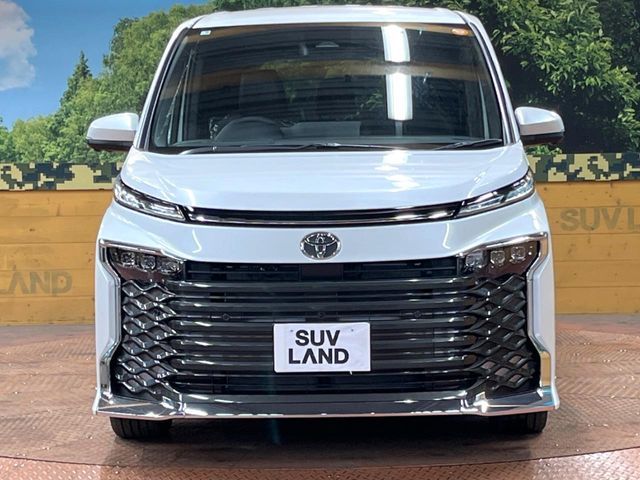 TOYOTA VOXY HYBRID 2025