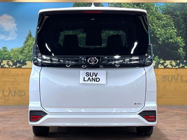 TOYOTA VOXY HYBRID 2025