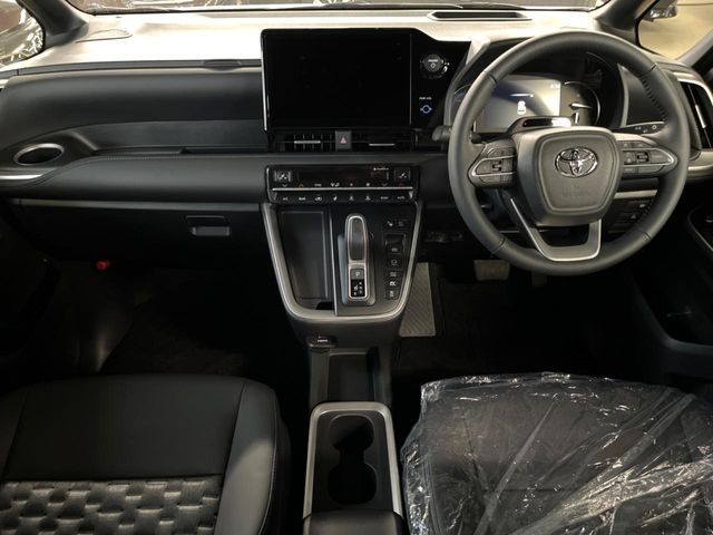 TOYOTA VOXY HYBRID 2025