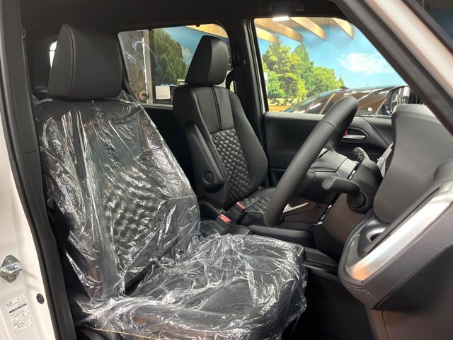 TOYOTA VOXY HYBRID 2025