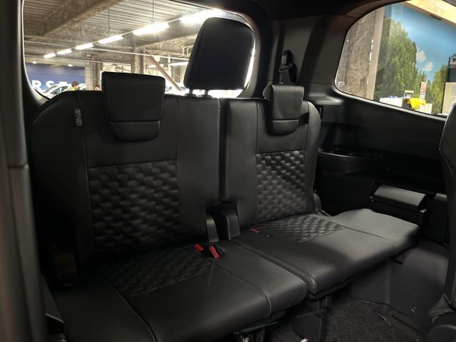 TOYOTA VOXY HYBRID 2025