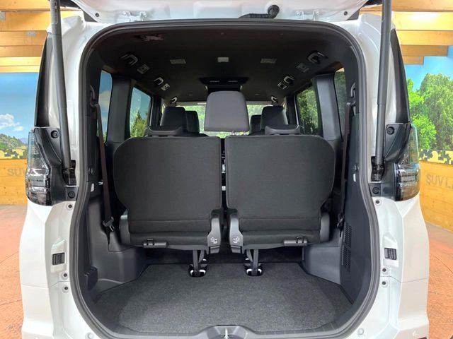 TOYOTA VOXY HYBRID 2025