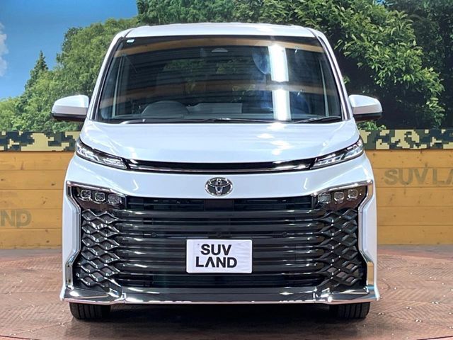 TOYOTA VOXY HYBRID 2025