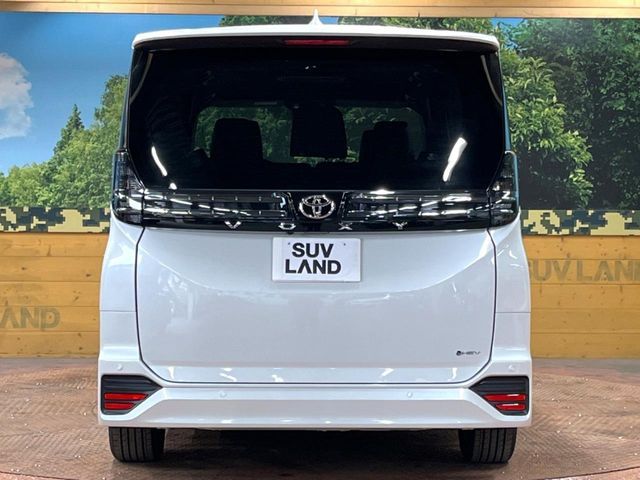 TOYOTA VOXY HYBRID 2025