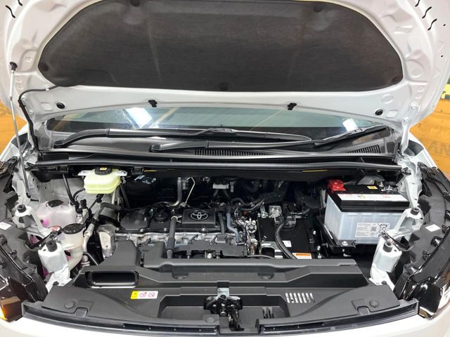 TOYOTA VOXY HYBRID 2025