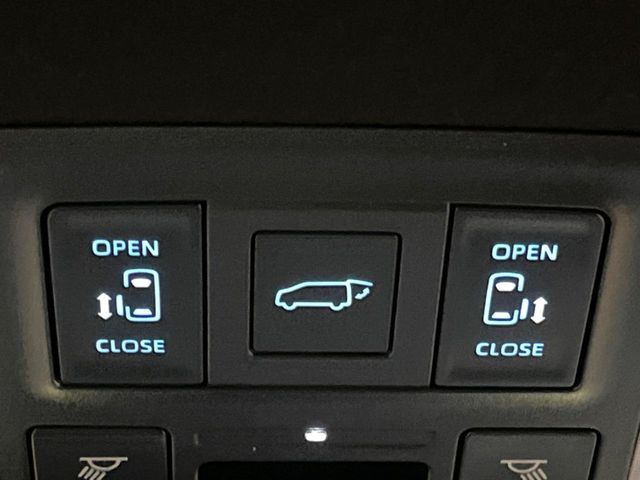 TOYOTA NOAH HYBRID 2024