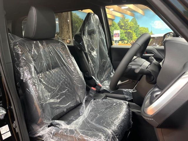 TOYOTA NOAH HYBRID 2024