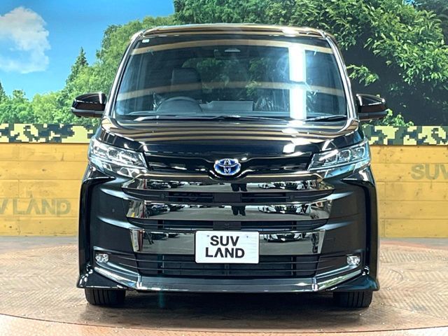 TOYOTA NOAH HYBRID 2024