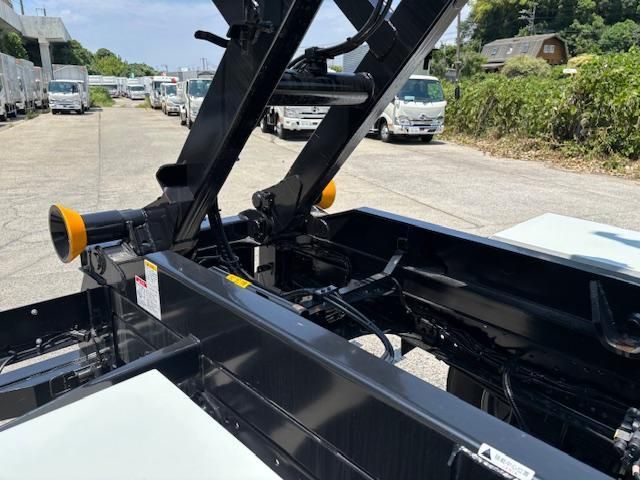 MITSUBISHI FUSOU FIGHTER 2025