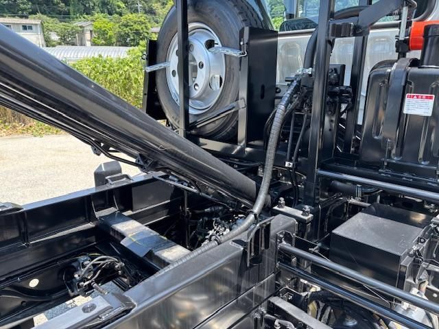 MITSUBISHI FUSOU FIGHTER 2025