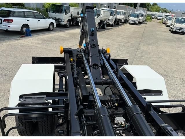 MITSUBISHI FUSOU FIGHTER 2025