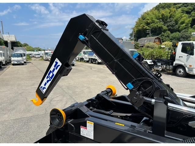 MITSUBISHI FUSOU FIGHTER 2025