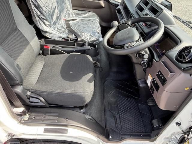 MITSUBISHI CANTER 2025