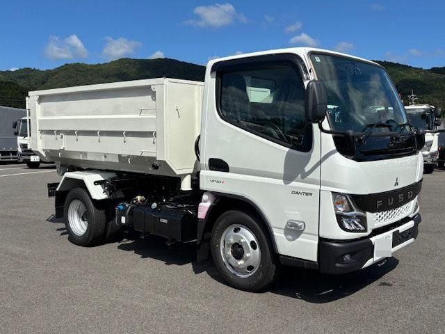 MITSUBISHI CANTER 2025